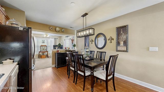 8204 Delta Cir, Louisville, KY 40228