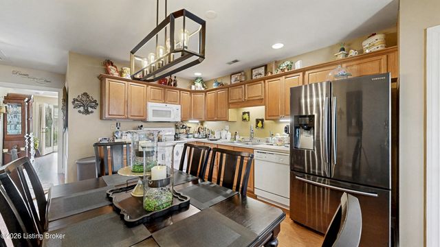 8204 Delta Cir, Louisville, KY 40228