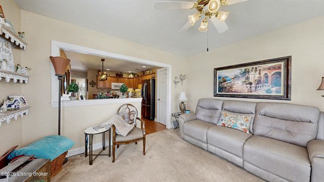 8204 Delta Cir, Louisville, KY 40228