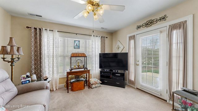 8204 Delta Cir, Louisville, KY 40228