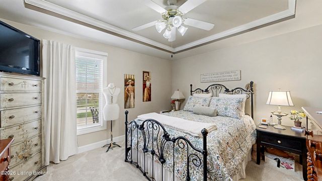 8204 Delta Cir, Louisville, KY 40228