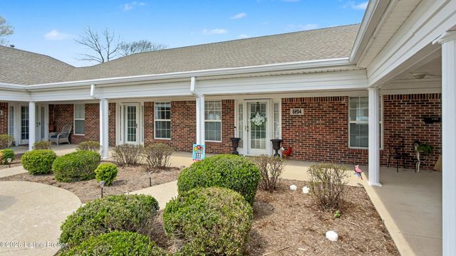8204 Delta Cir, Louisville, KY 40228