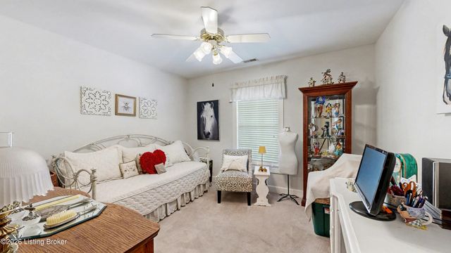 8204 Delta Cir, Louisville, KY 40228