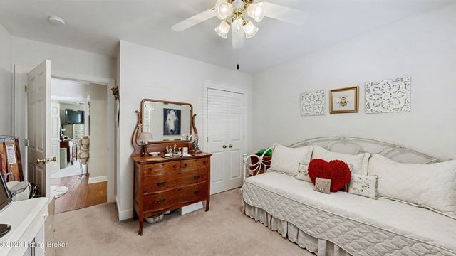 8204 Delta Cir, Louisville, KY 40228