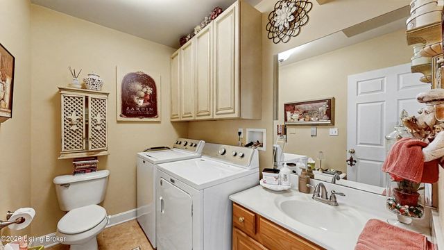 8204 Delta Cir, Louisville, KY 40228