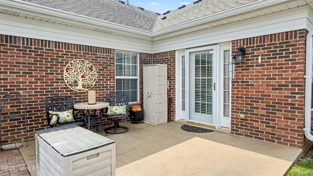 8204 Delta Cir, Louisville, KY 40228