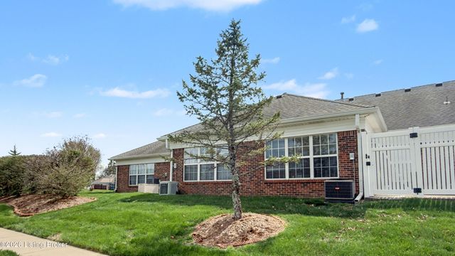 8204 Delta Cir, Louisville, KY 40228