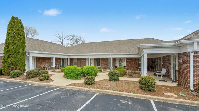 8204 Delta Cir, Louisville, KY 40228