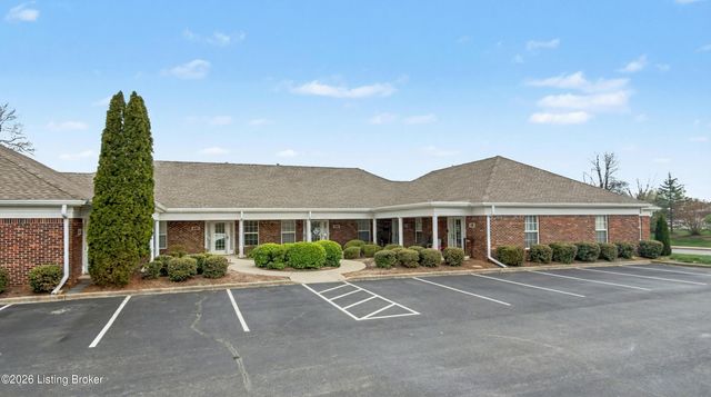 8204 Delta Cir, Louisville, KY 40228