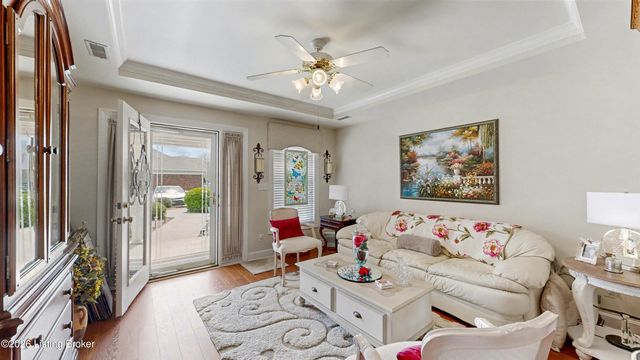 8204 Delta Cir, Louisville, KY 40228