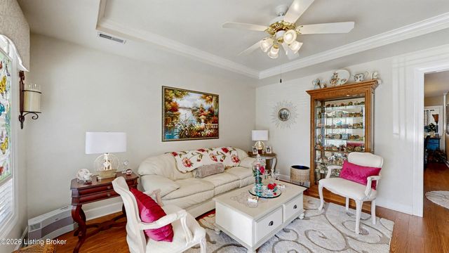 8204 Delta Cir, Louisville, KY 40228