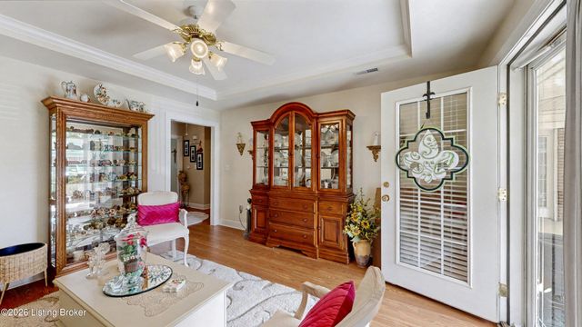 8204 Delta Cir, Louisville, KY 40228