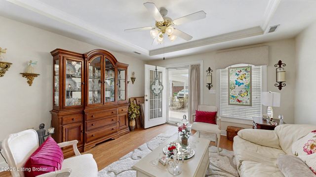 8204 Delta Cir, Louisville, KY 40228