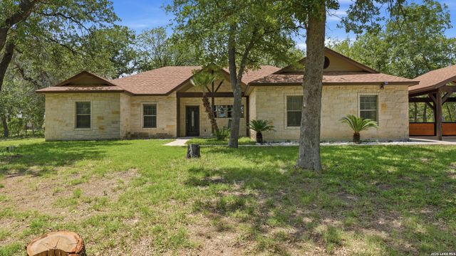105 Wild Stallion, La Vernia, TX 78121