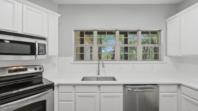 105 Wild Stallion, La Vernia, TX 78121
