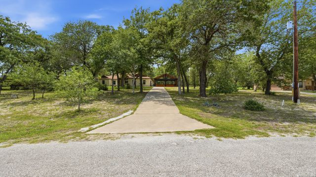 105 Wild Stallion, La Vernia, TX 78121