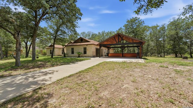 105 Wild Stallion, La Vernia, TX 78121