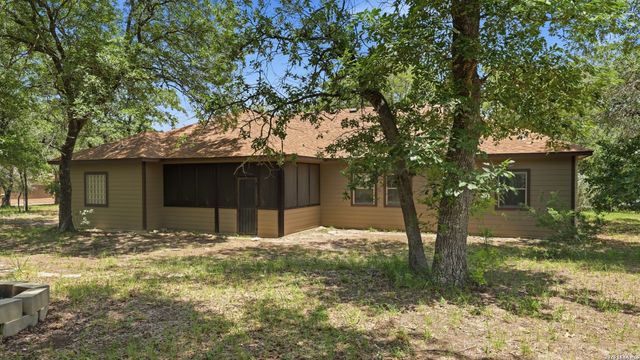 105 Wild Stallion, La Vernia, TX 78121