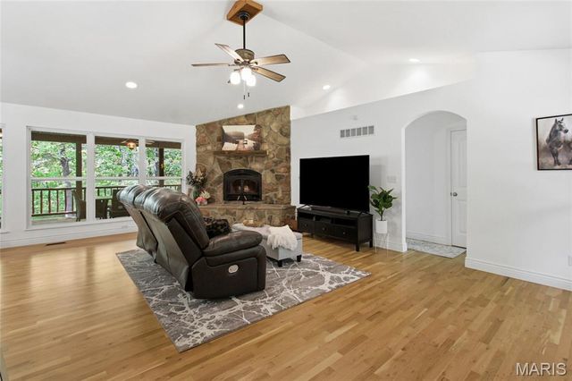 15689 State Road T, De Soto, MO 63020
