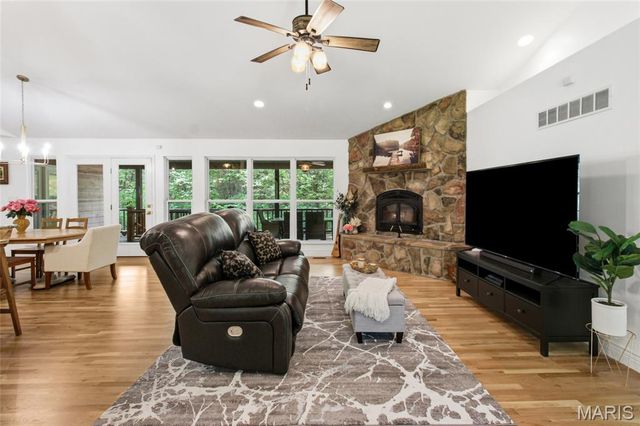 15689 State Road T, De Soto, MO 63020