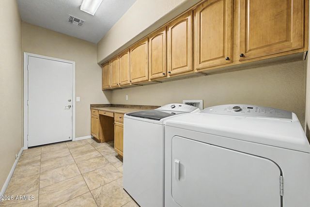 24320 S LAKEWAY Circle SW, Sun Lakes, AZ 85248