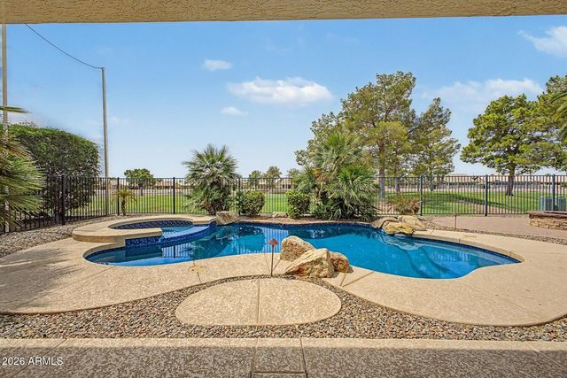 24320 S LAKEWAY Circle SW, Sun Lakes, AZ 85248