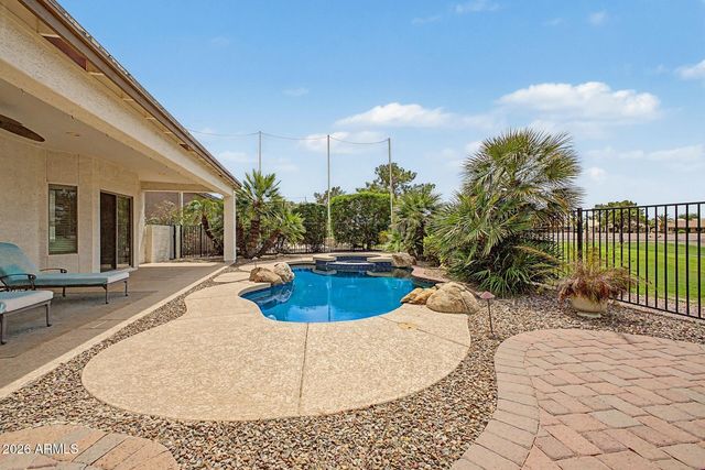 24320 S LAKEWAY Circle SW, Sun Lakes, AZ 85248