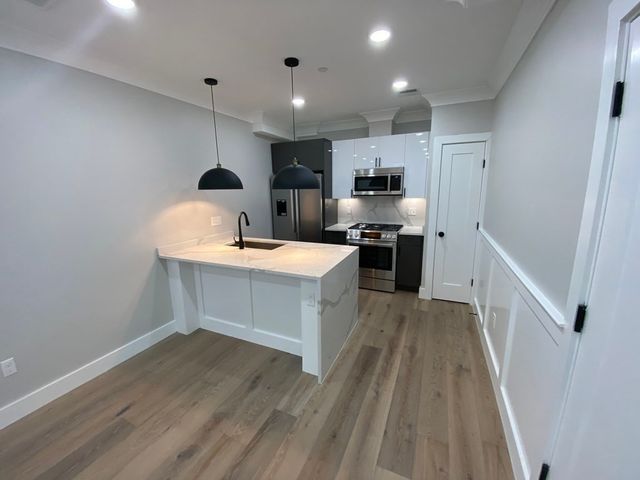 300 Somerville I, Somerville, MA 02143