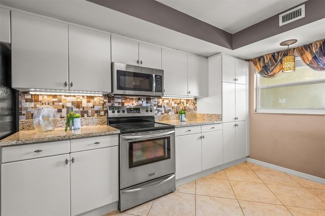 533 MARINA POINT DRIVE 533, Daytona Beach, FL 32114