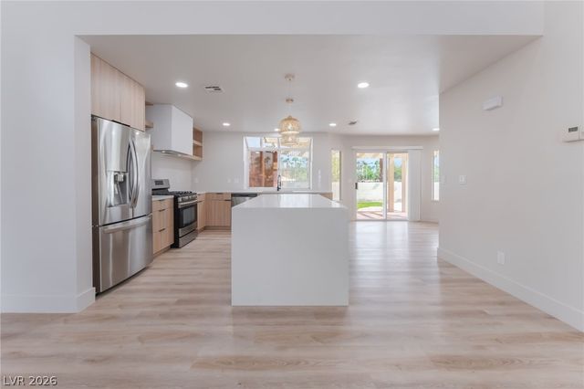 2100 Desert Peak Road, Las Vegas, NV 89134