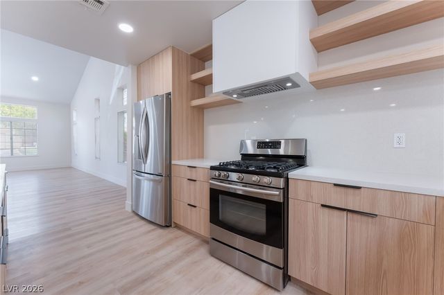 2100 Desert Peak Road, Las Vegas, NV 89134