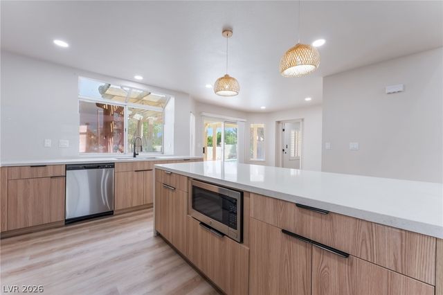 2100 Desert Peak Road, Las Vegas, NV 89134