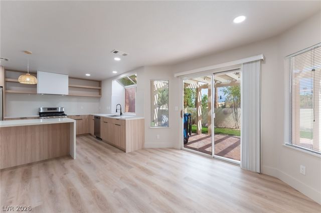 2100 Desert Peak Road, Las Vegas, NV 89134