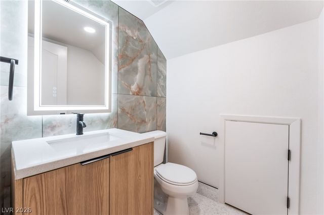 2100 Desert Peak Road, Las Vegas, NV 89134
