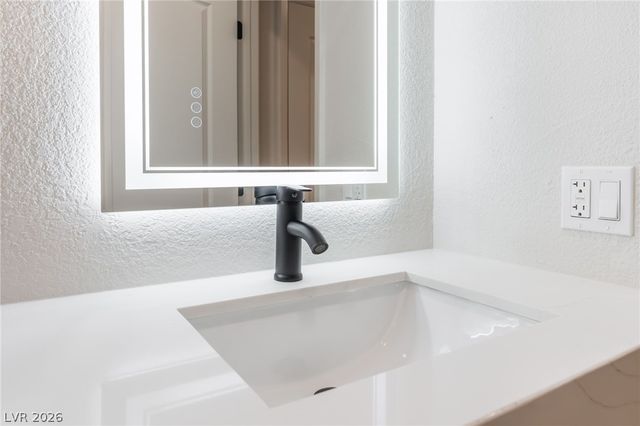 2100 Desert Peak Road, Las Vegas, NV 89134