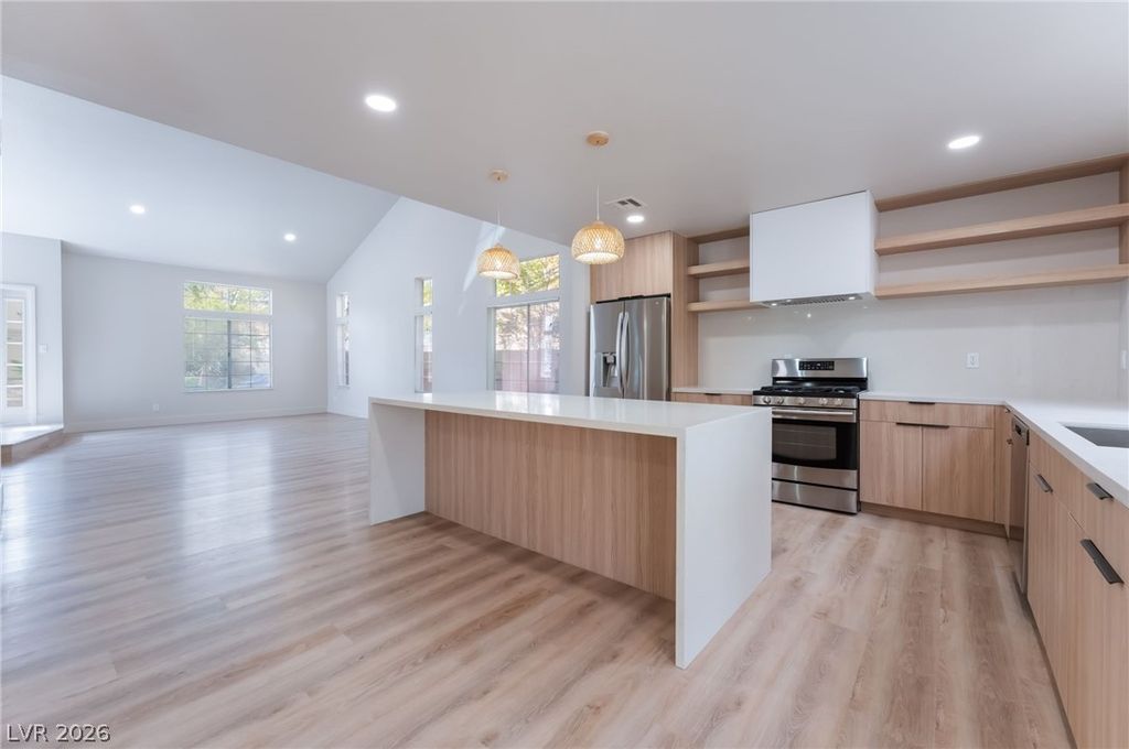 2100 Desert Peak Road, Las Vegas, NV 89134