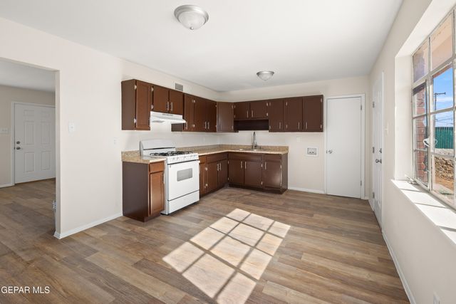 5016 DEBEERS Drive, El Paso, TX 79924