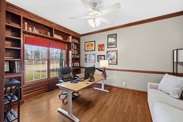 40W612 N Blue Lake Circle, Campton Hills, IL 60175