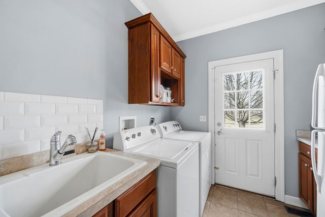 40W612 N Blue Lake Circle, Campton Hills, IL 60175