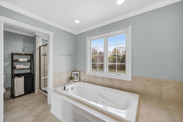 40W612 N Blue Lake Circle, Campton Hills, IL 60175