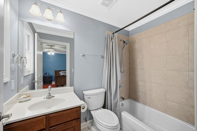 40W612 N Blue Lake Circle, Campton Hills, IL 60175
