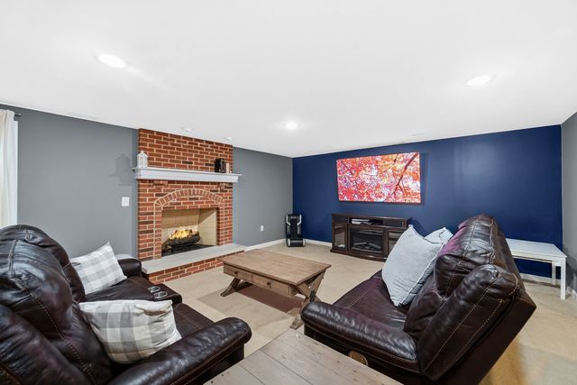40W612 N Blue Lake Circle, Campton Hills, IL 60175