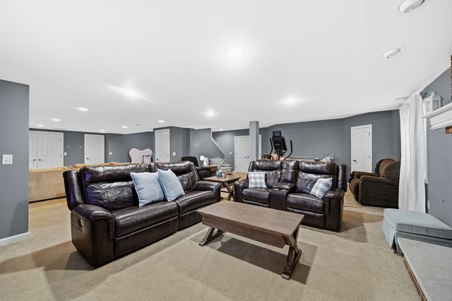 40W612 N Blue Lake Circle, Campton Hills, IL 60175
