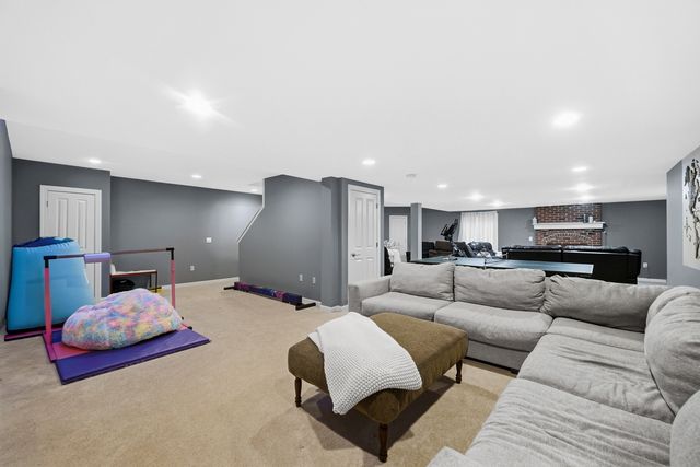 40W612 N Blue Lake Circle, Campton Hills, IL 60175