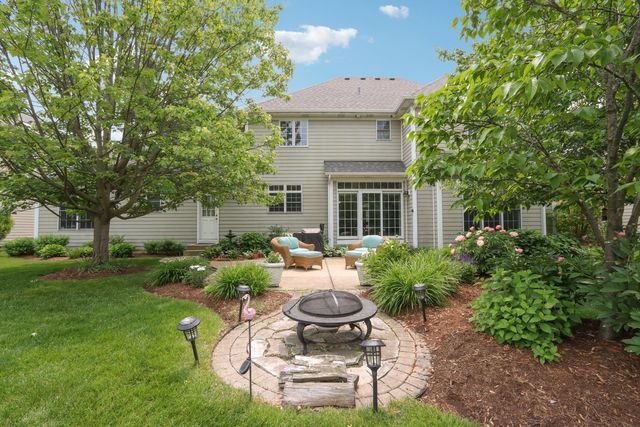 40W612 N Blue Lake Circle, Campton Hills, IL 60175