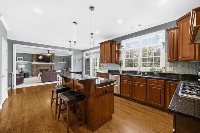 40W612 N Blue Lake Circle, Campton Hills, IL 60175