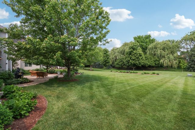 40W612 N Blue Lake Circle, Campton Hills, IL 60175