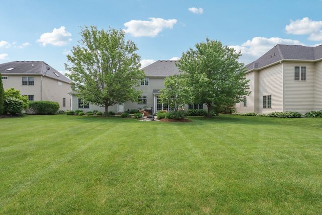 40W612 N Blue Lake Circle, Campton Hills, IL 60175
