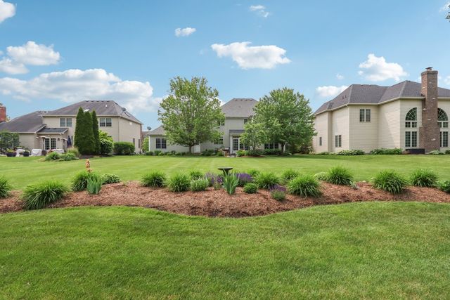 40W612 N Blue Lake Circle, Campton Hills, IL 60175