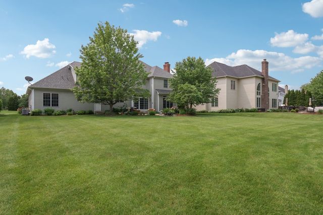40W612 N Blue Lake Circle, Campton Hills, IL 60175